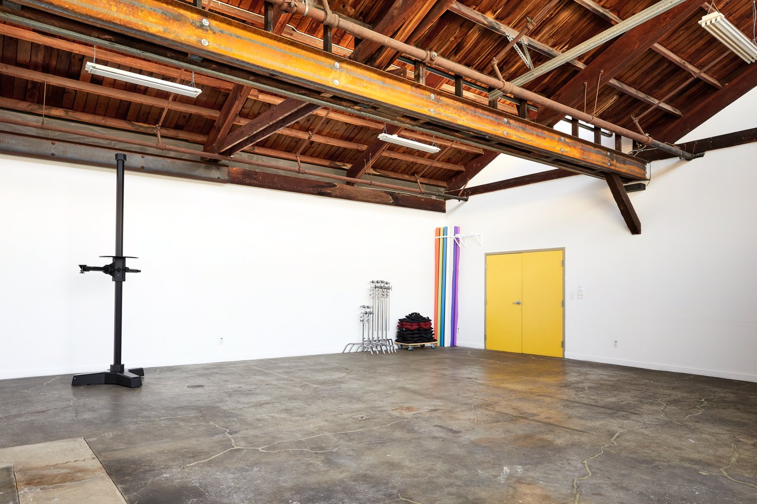 Daylight Photo Studio w/ easy load in + onsite gear