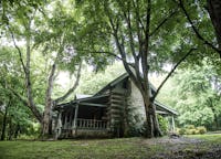 Historic Sugar Fork Cabin and Farm 30 minutes from Nashville