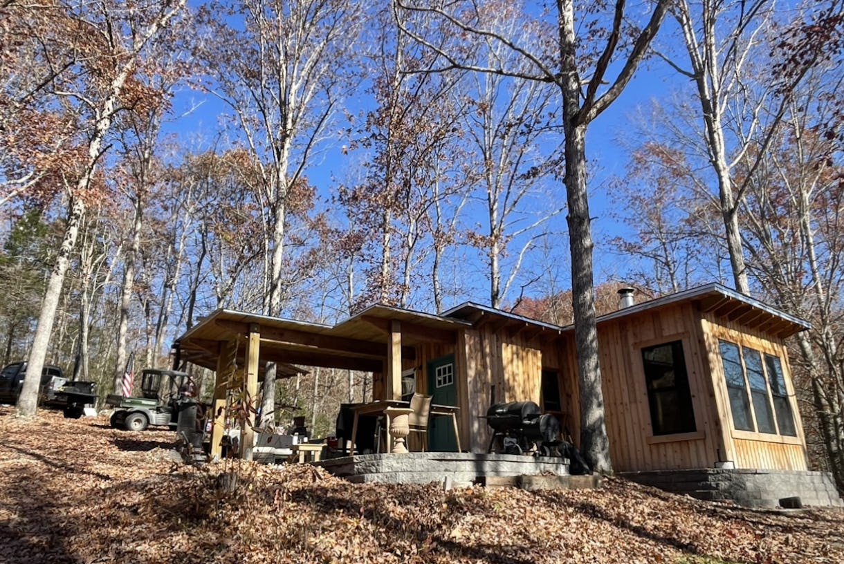 Beautiful Off Grid Cabin & Trail Woods - 25 minutes NW of Nashville 