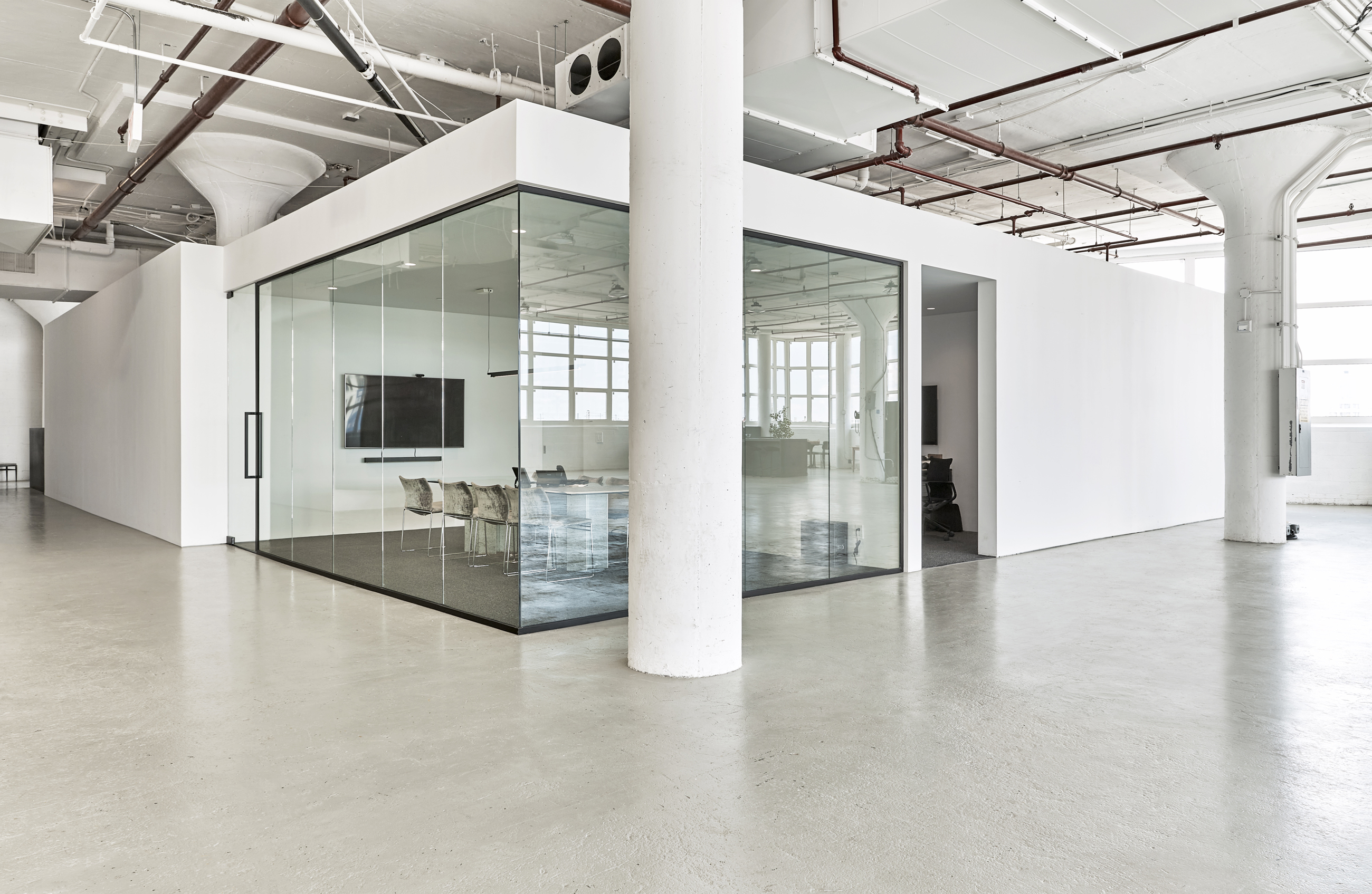 Mayo Studios – Spacious Photo/Video Studio With In-House Set