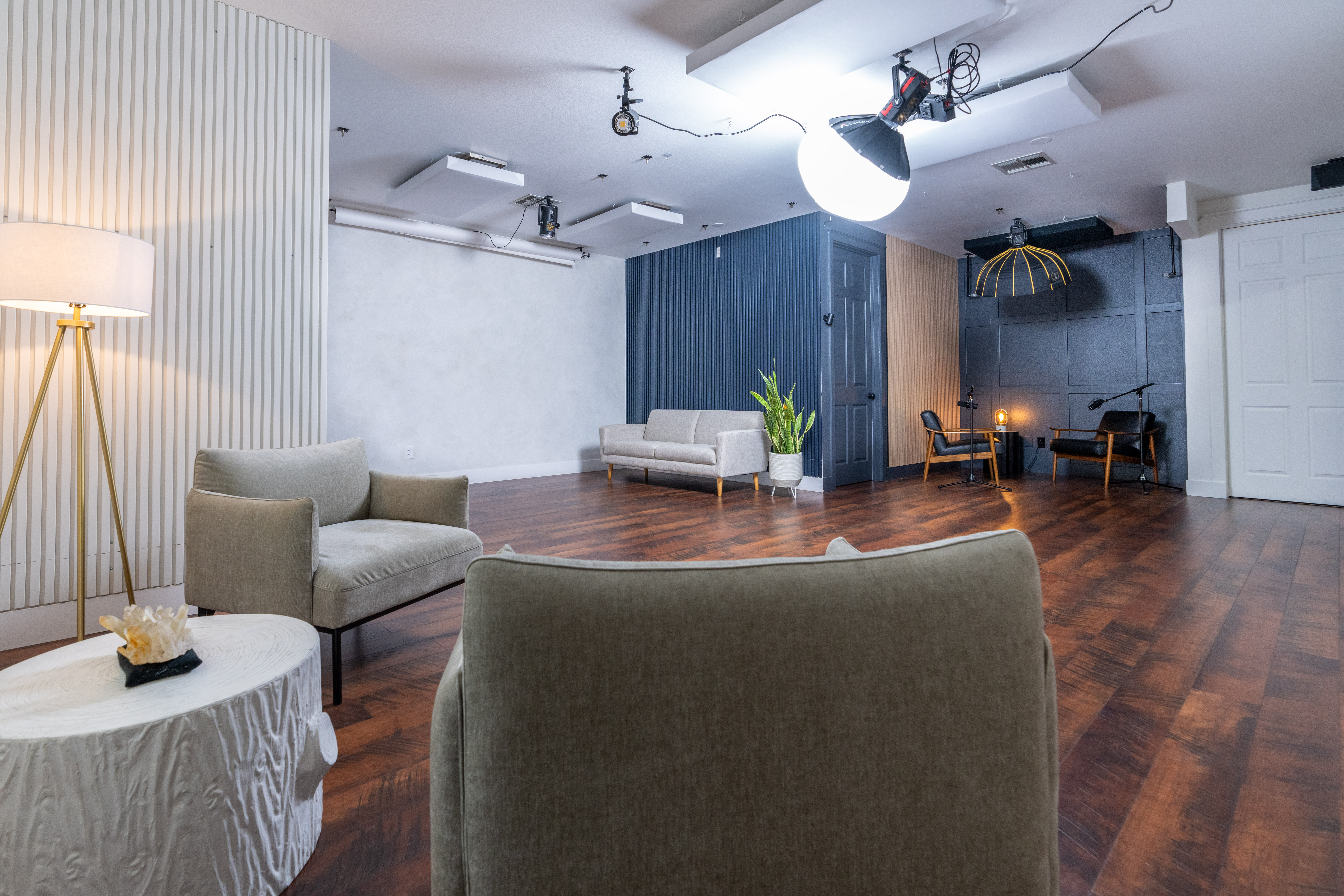 Versatile Content Creation Studio - Podcast/Video/Photo.  Downtown Austin.