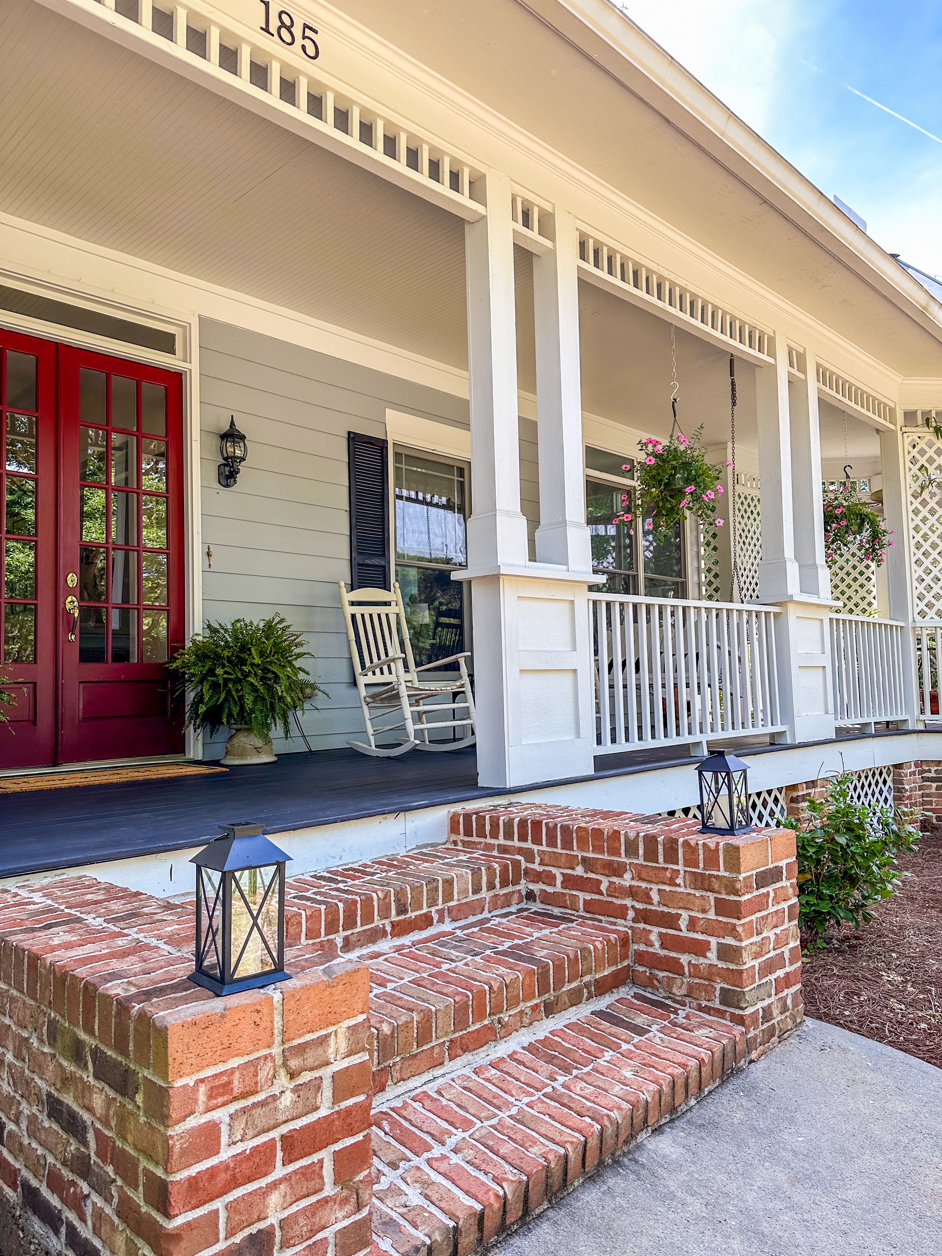 Large Colonial Home on Cul-De-Sac 1.5 miles from Trilith Studios Featured on HGTV with Porch and 1 Acre