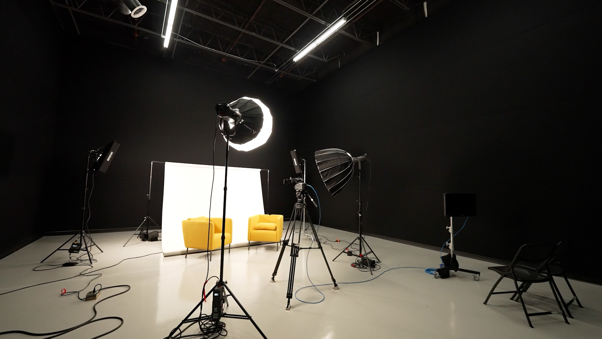 1,000+ sqft Black Box Studio with Sound-Treated Walls for Versatile Production