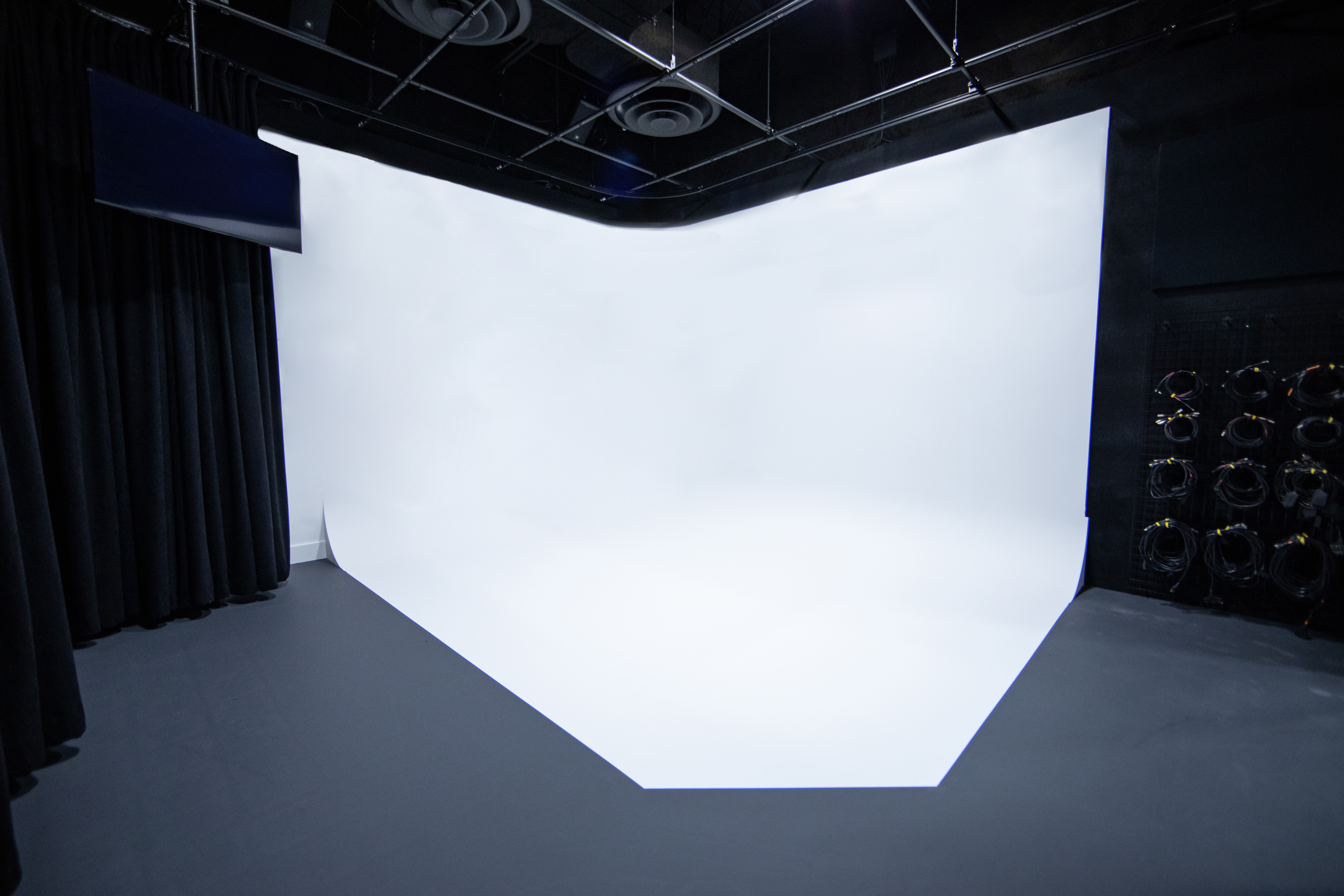 Versatile Photo & Video Studio with Easy Access