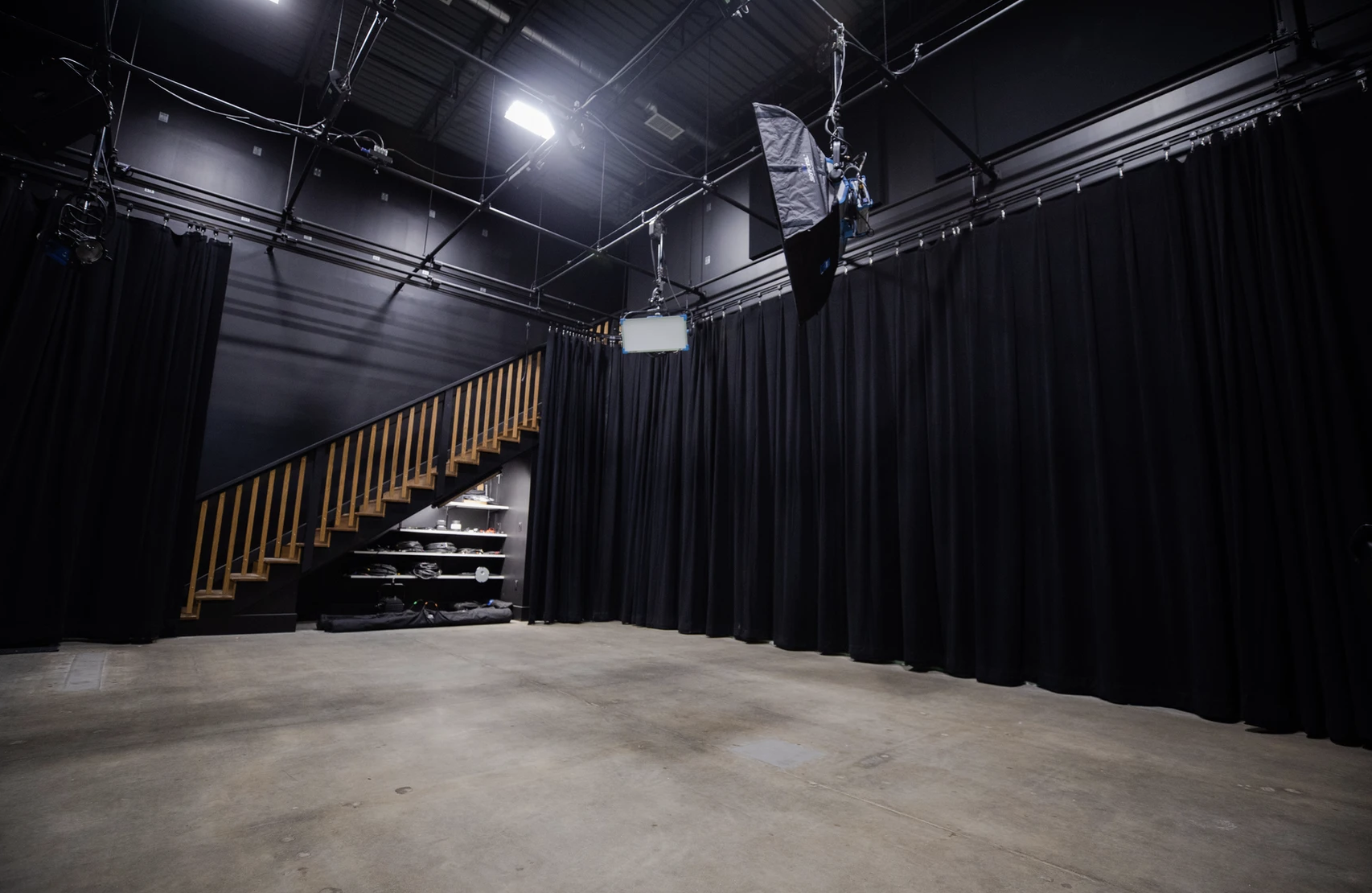Professional and Convenient Photo & Video Studio with High Ceilings