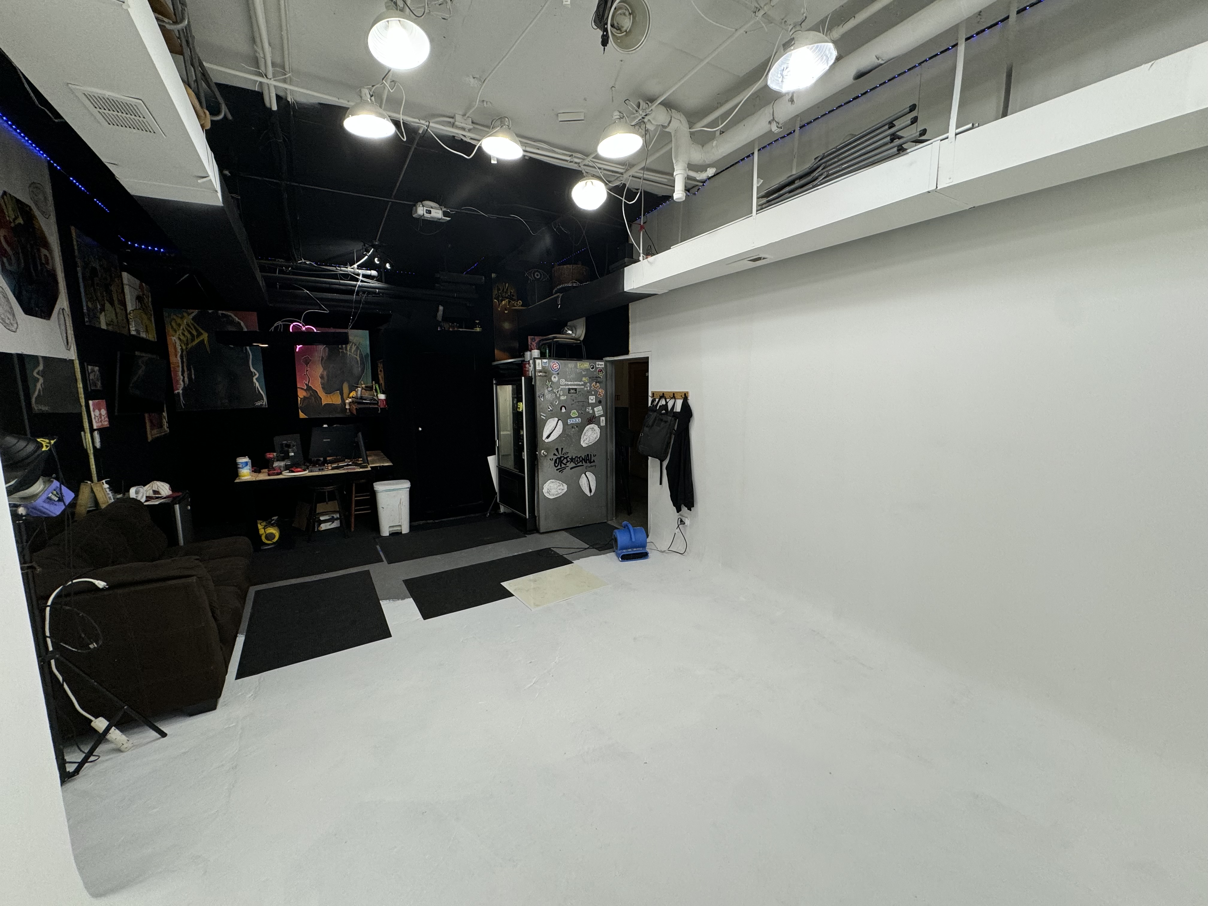 Cyclone green screen wall RBG multimedia room