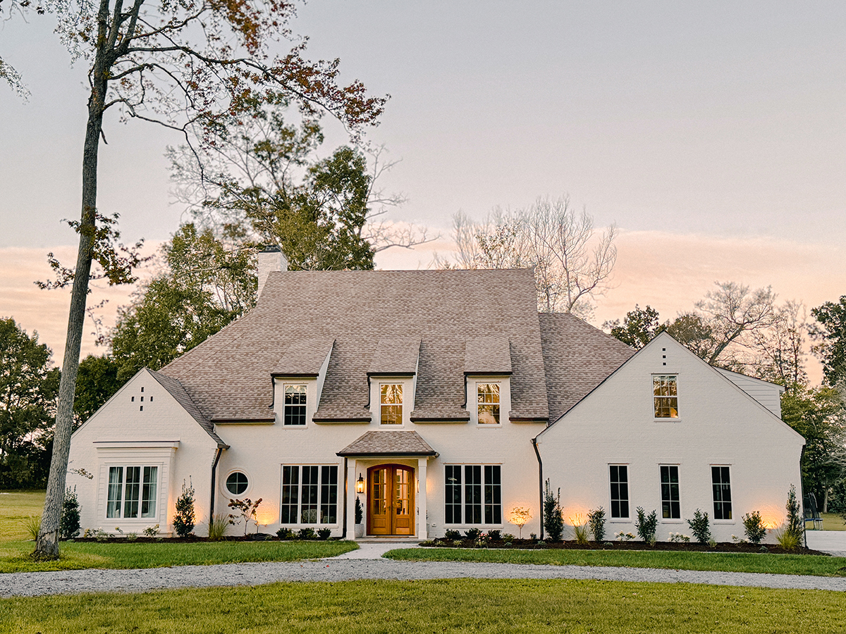 Hazelnut Hollow :: An English Estate in the Outskirts of Nashville