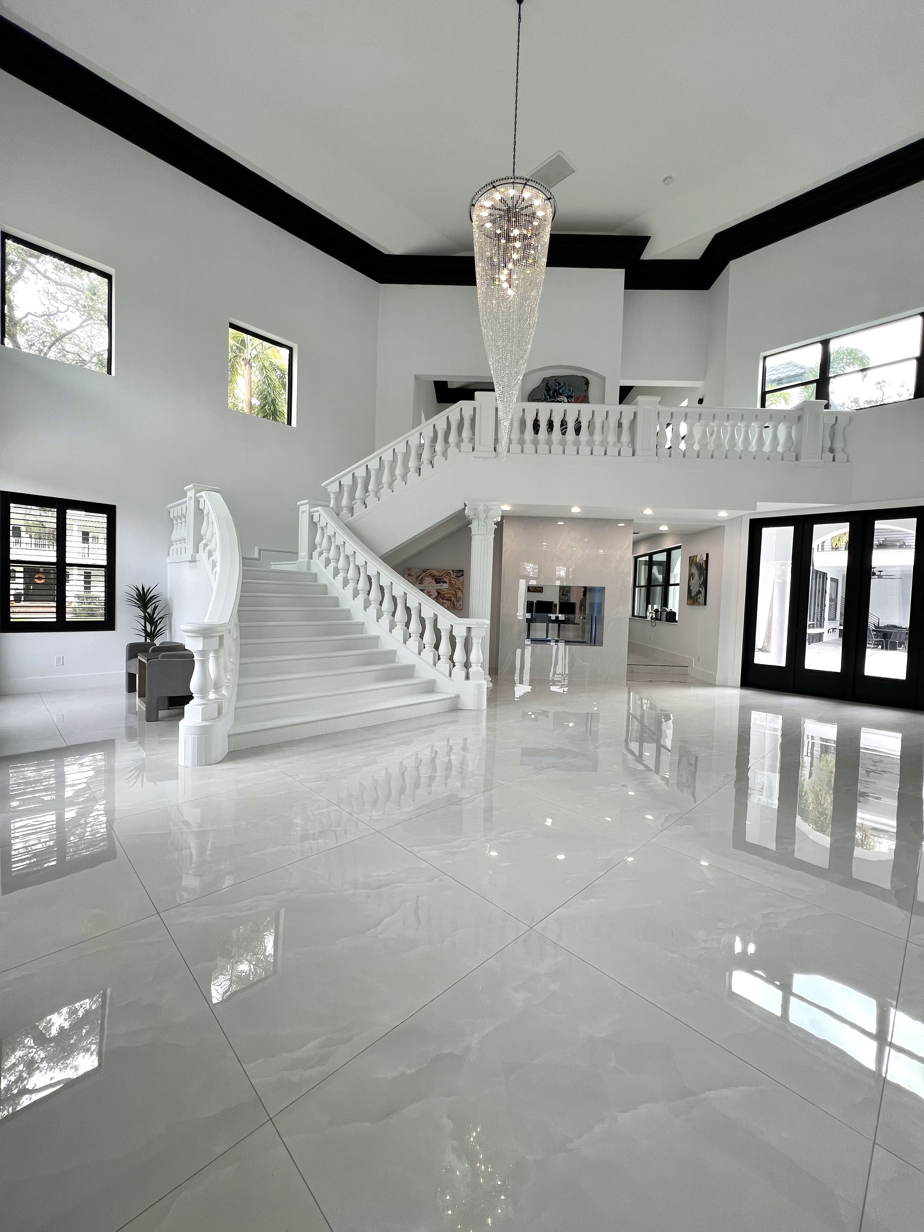 S. Tampa Mansion w/ Pool, Nightclub, Multiple Wetbars, Meeting Spaces, 20+ Person Dining Table