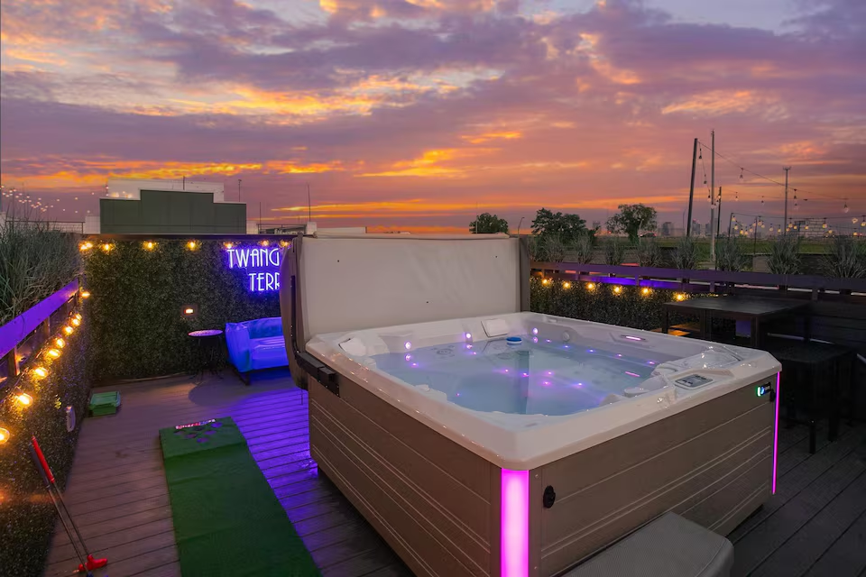 Hot Tub & Rooftop Views - Twang Town Terrace