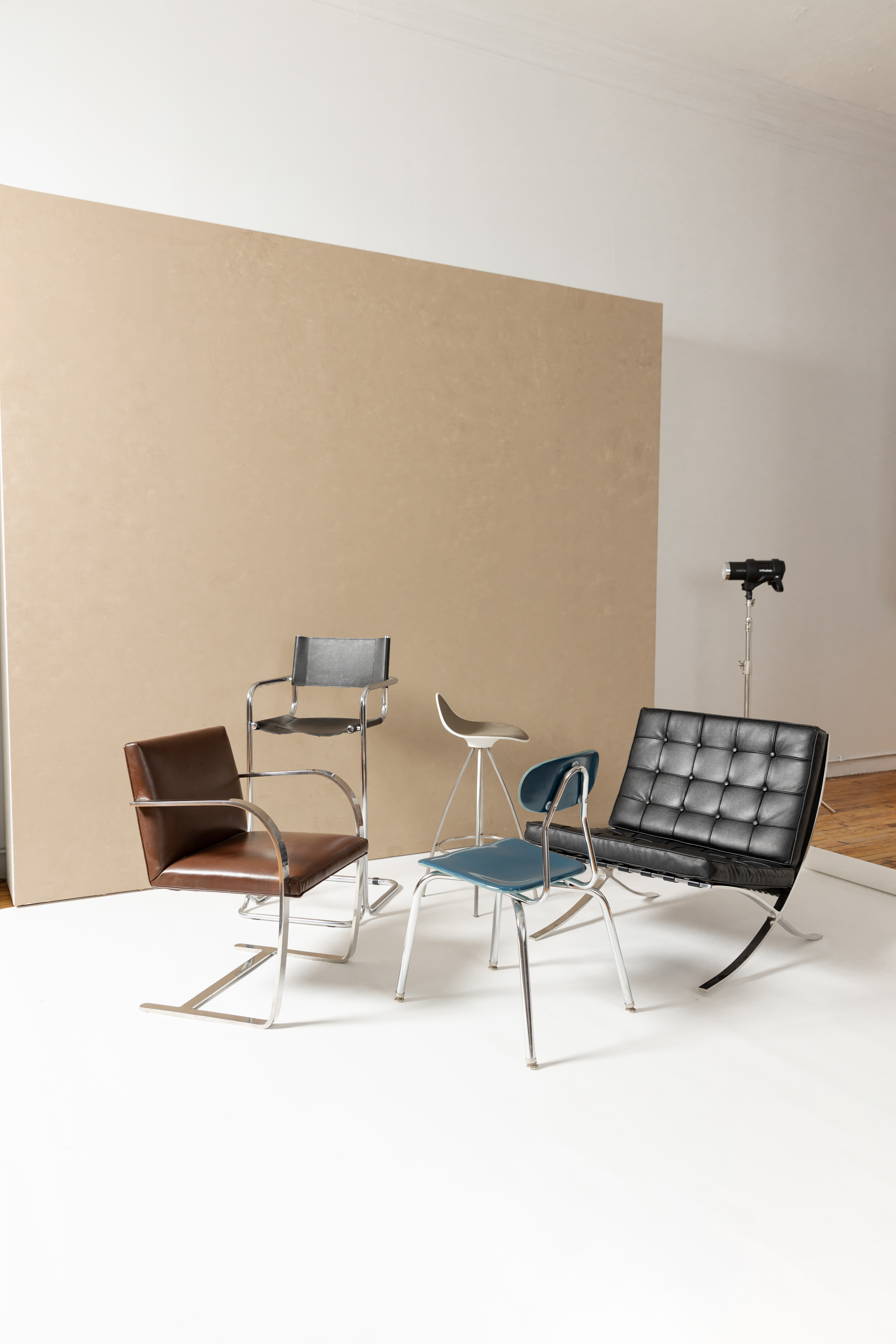 Midtown 14' Ceiling 1800sqf | Free Profoto, Movable Wall, and Vintage Furniture | Loft Studio