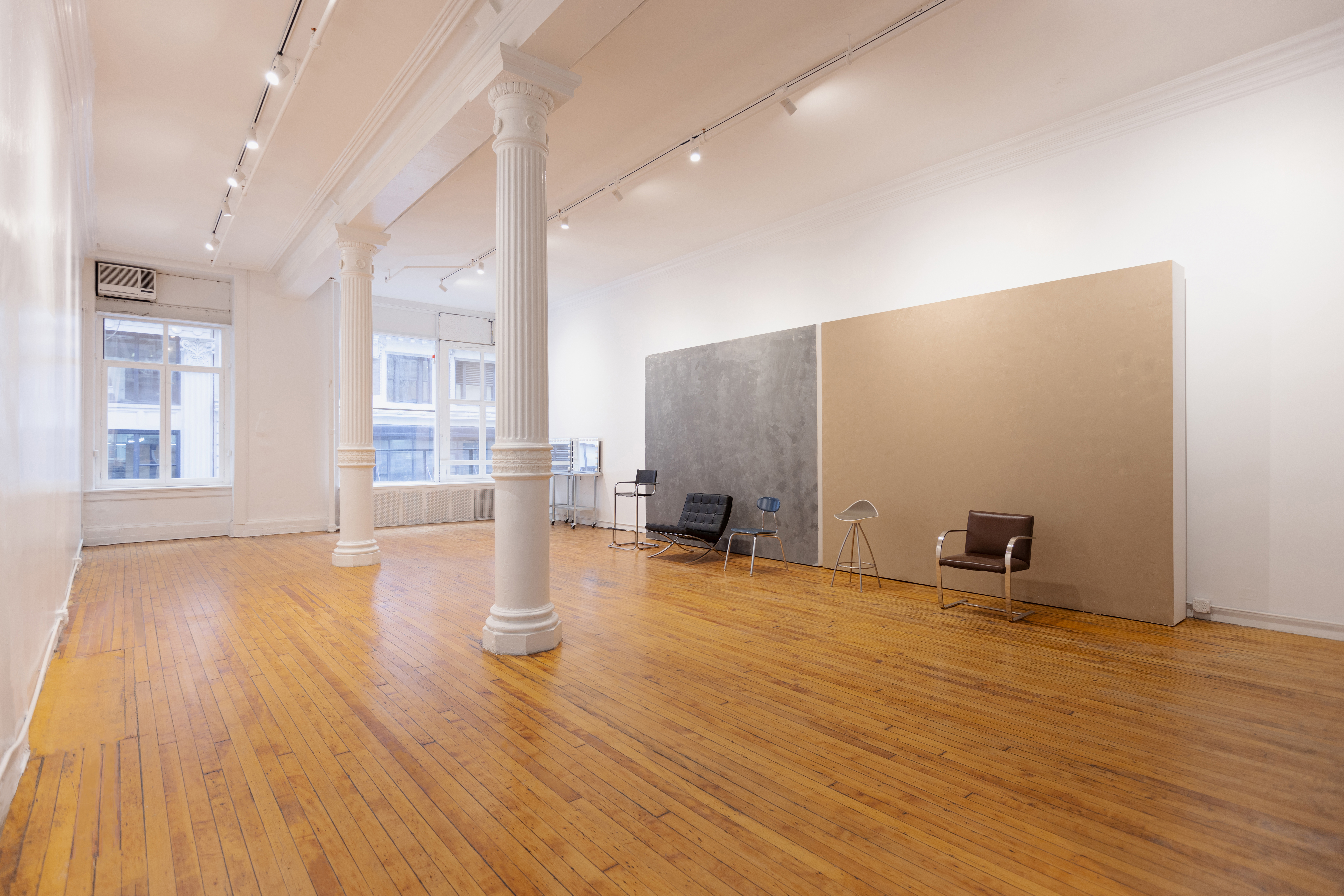 Midtown 14' Ceiling 1800sqf | Free Profoto, Movable Wall, and Vintage Furniture | Loft Studio