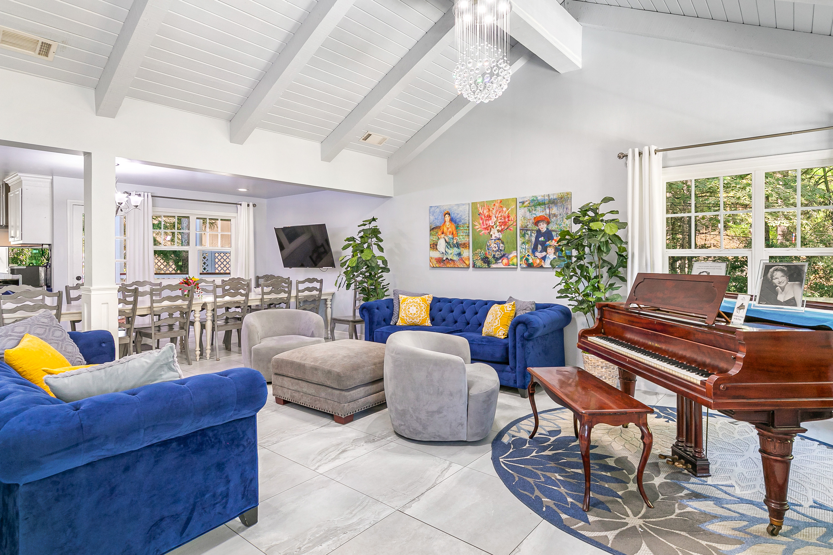 Newly Remodeled, Spacious, Inviting Mountain Home among the Pine Trees