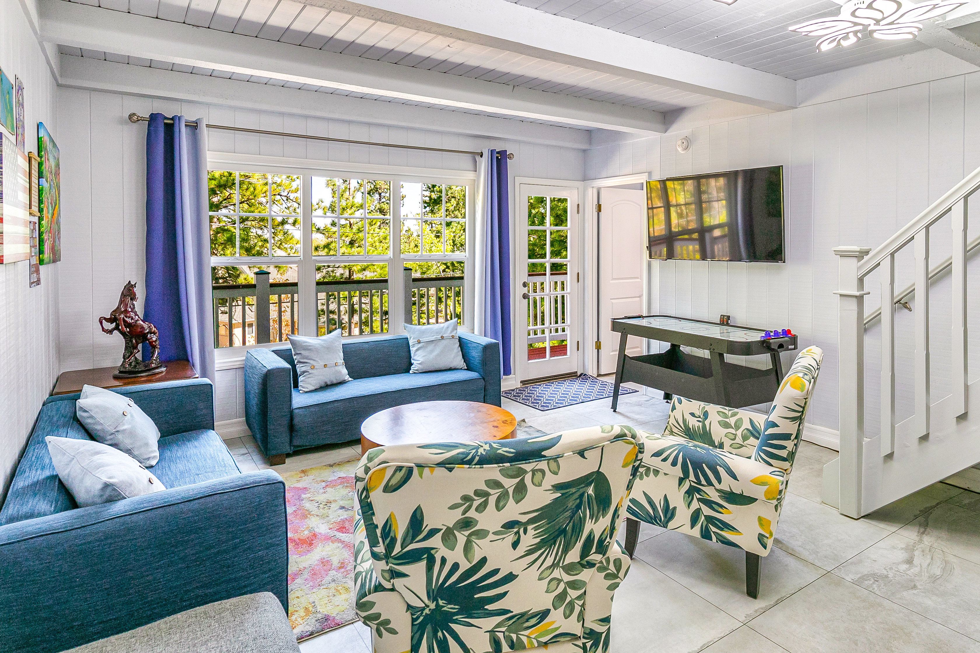 Newly Remodeled, Spacious, Inviting Mountain Home among the Pine Trees