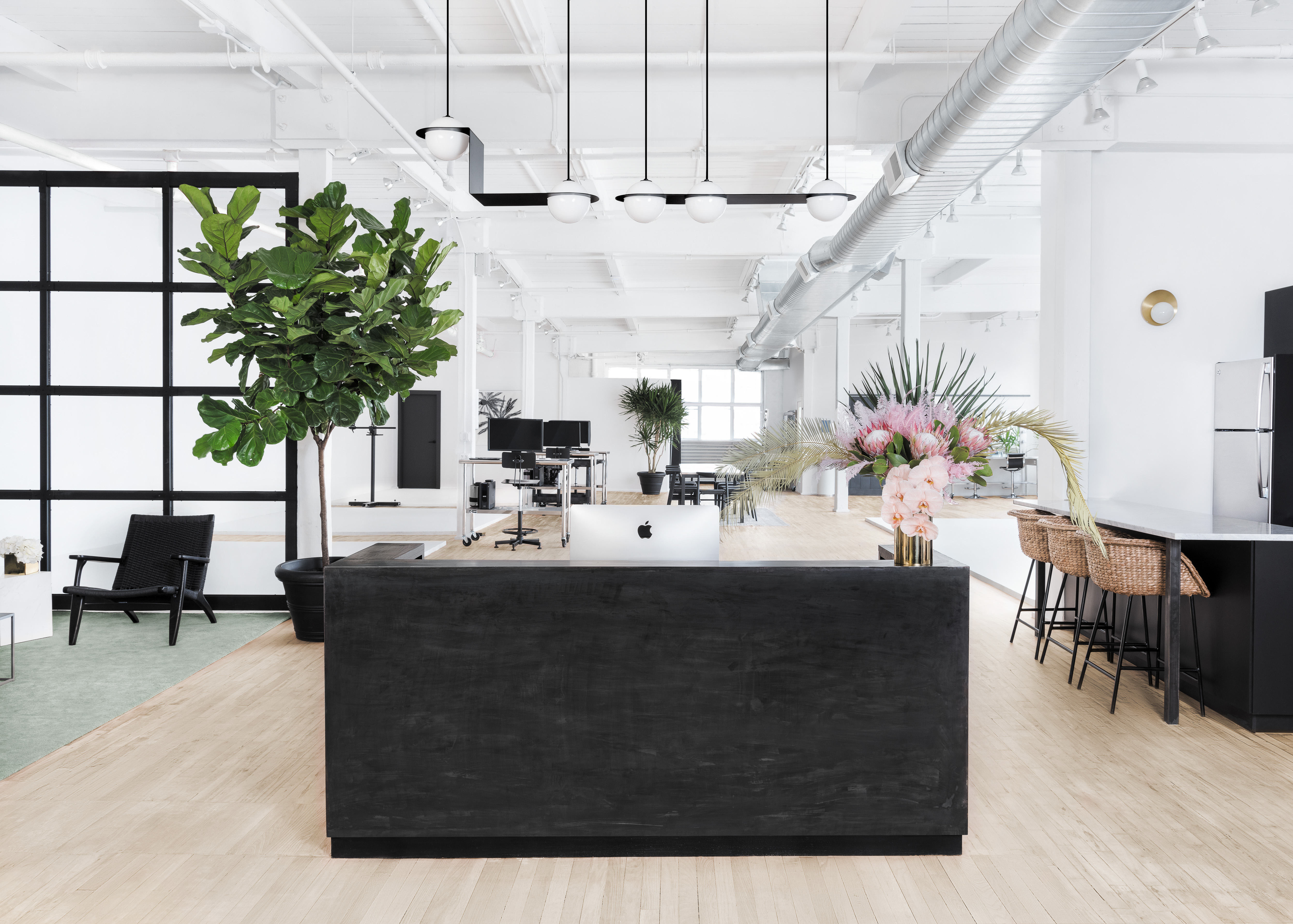 Premier 4,200 SF Daylight Studio w/ Full Cyclorama in LIC – Perfect for Photo & Film