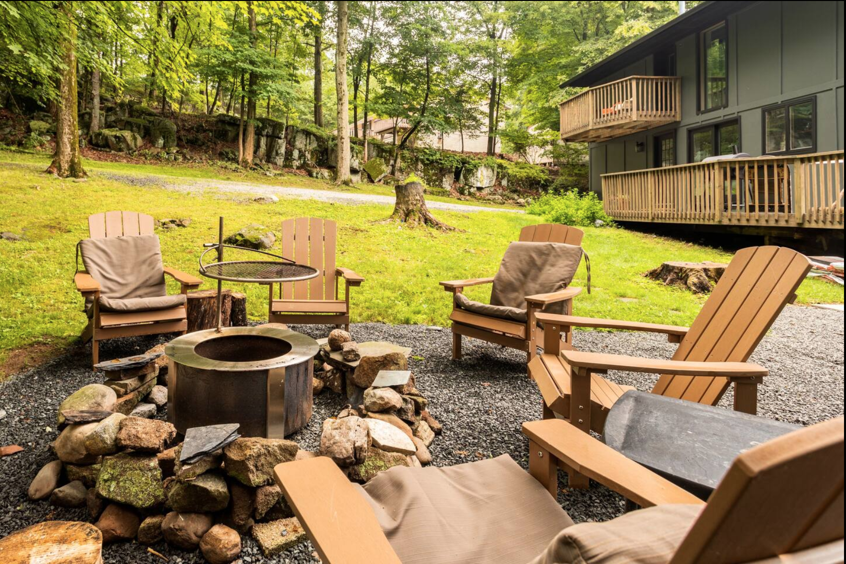 Modern Meets Rustic 2400sqft house + Parklike with outdour sauna, fire pit