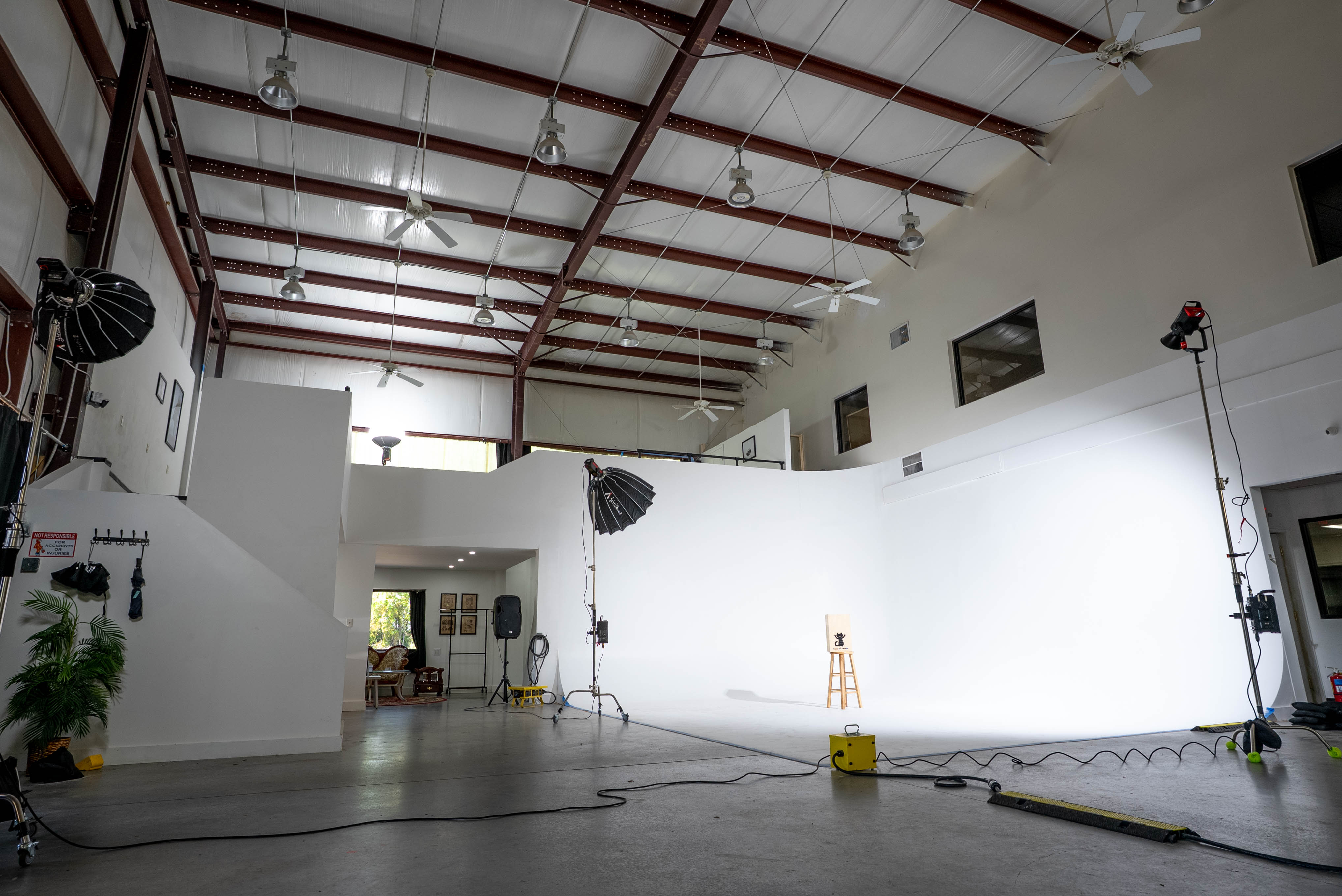 Happy Cat Studio: 4000 sqft, Large Cyclorama, High Ceilings, Drive In, Cyc Overlook