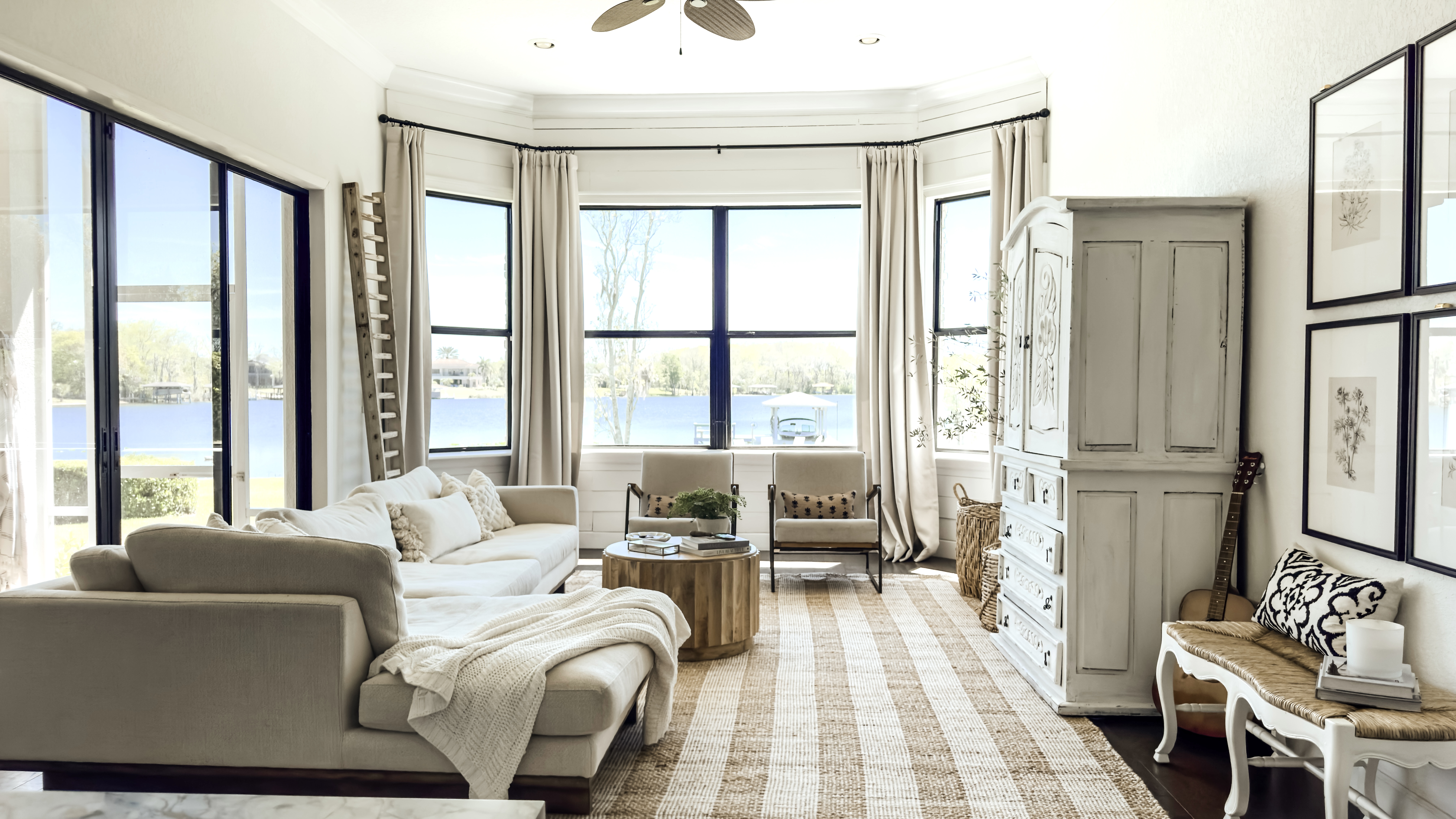 Bright and Sunny California Casual Style Lakefront Home Close to Orlando