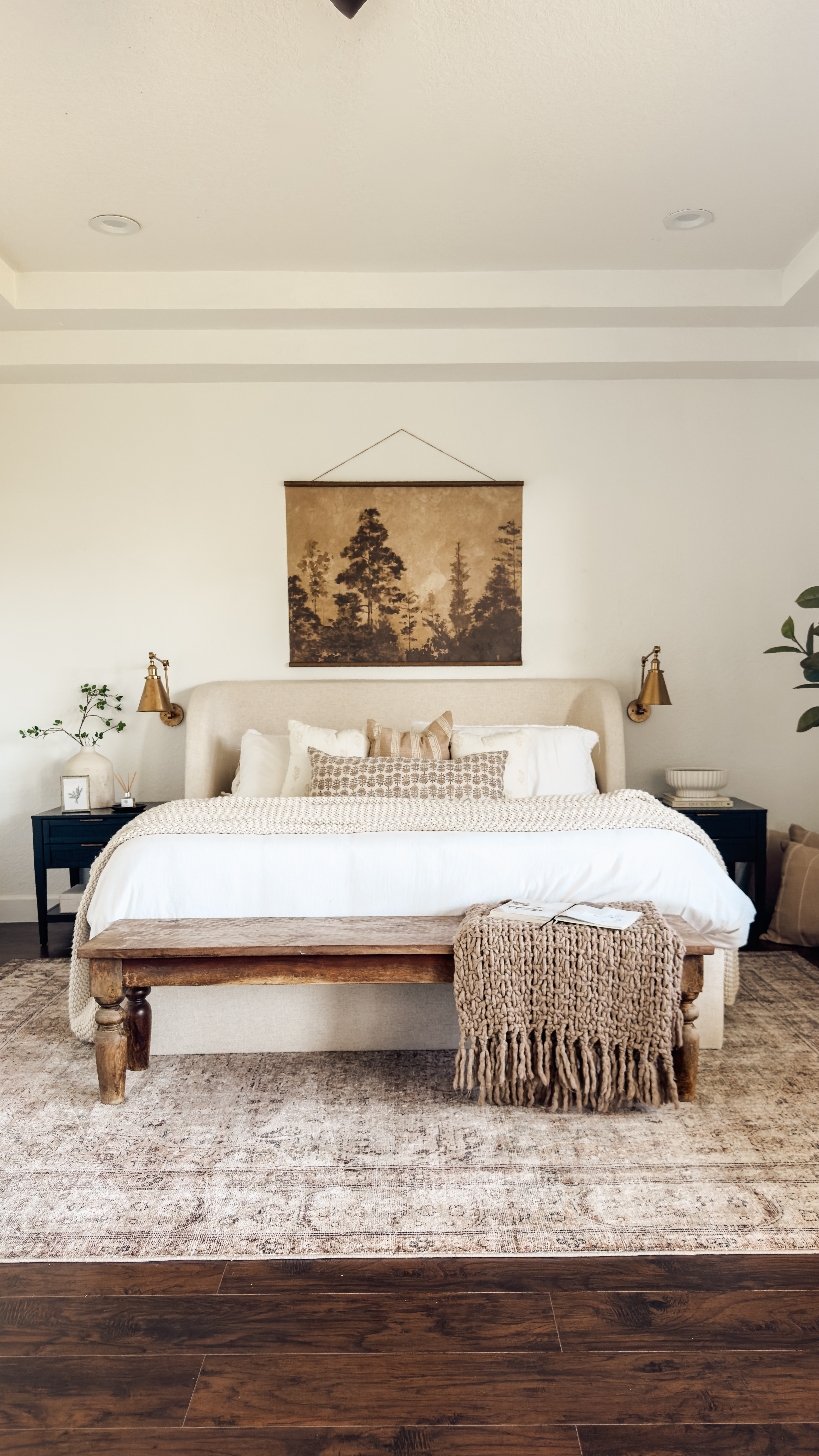 Bright and Sunny California Casual Style Lakefront Home Close to Orlando