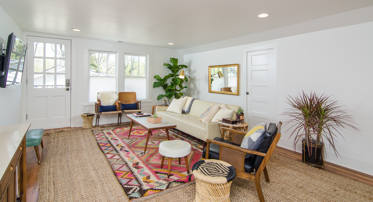 1920's Sun-Filled Retro Loft 