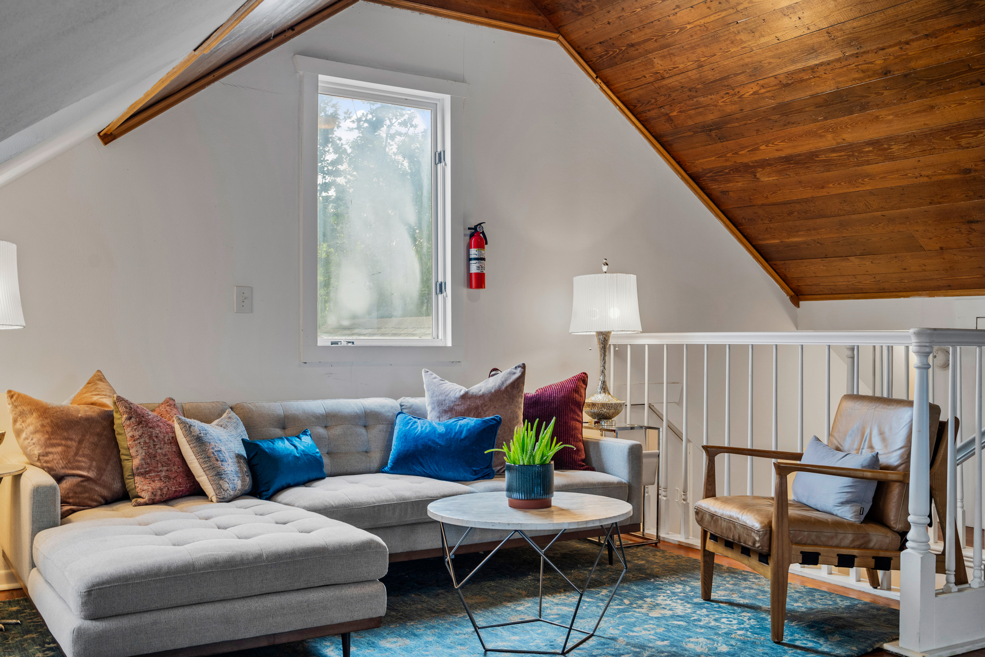 Eastside Gem - Interior + Exterior Spaces - Lots of Flexibility