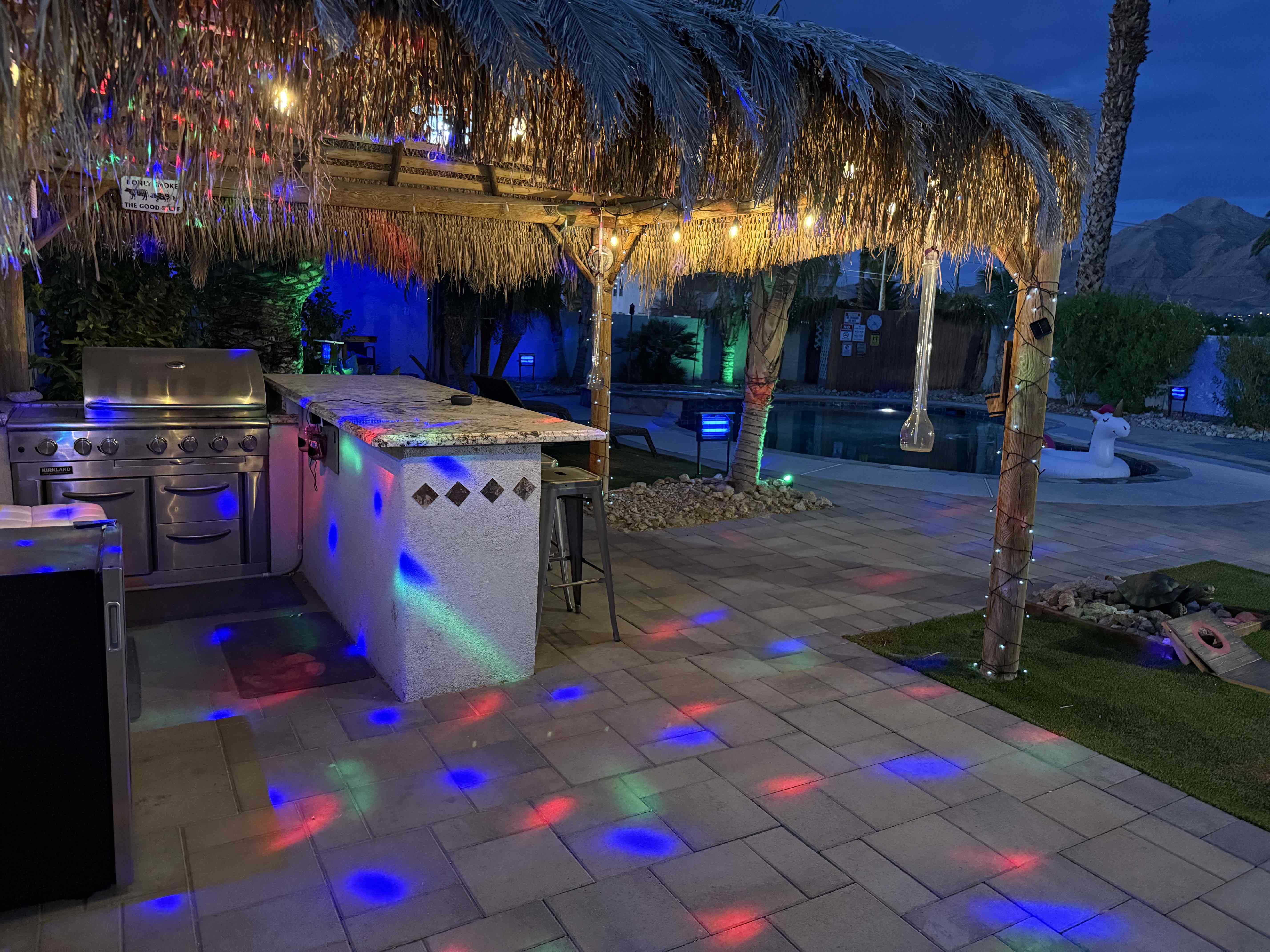 🌴 Private Vegas Oasis – Pool, Hot Tub & Tiki Bar 🌴