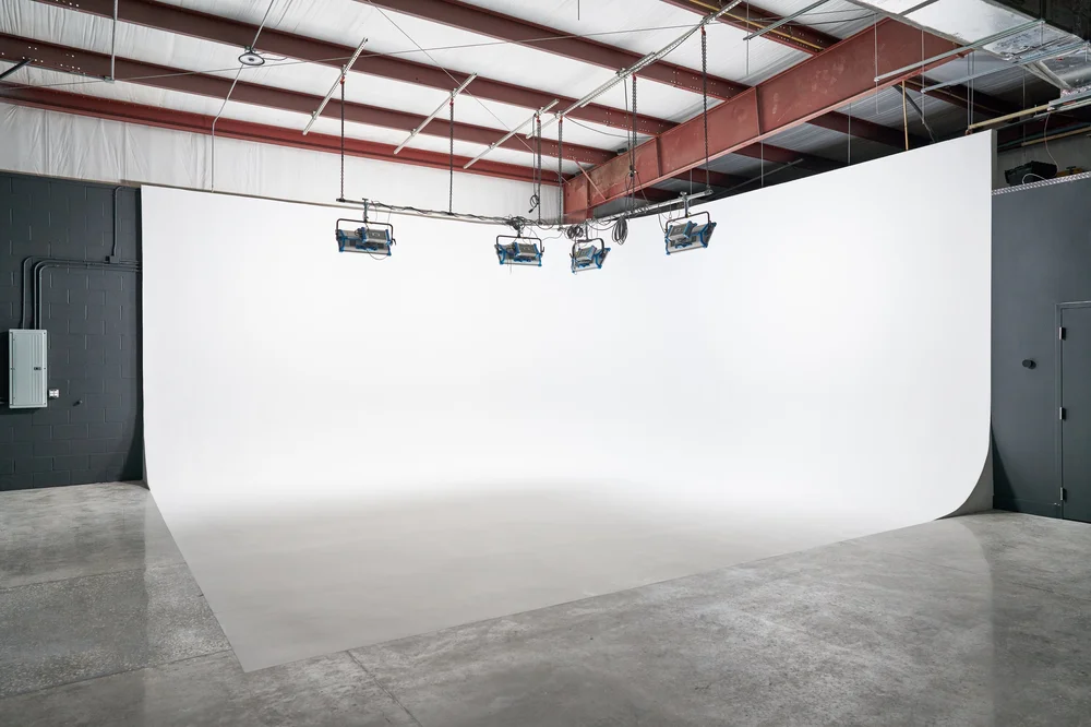 Go Bold Studio - Photo Studio w/ Cyc Wall, Conference Room, Green Room, Stage Flats