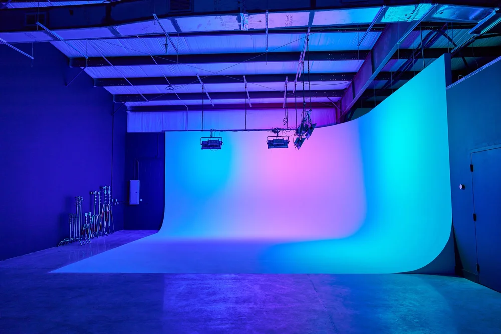 Go Bold Studio - Photo Studio w/ Cyc Wall, Conference Room, Green Room, Stage Flats