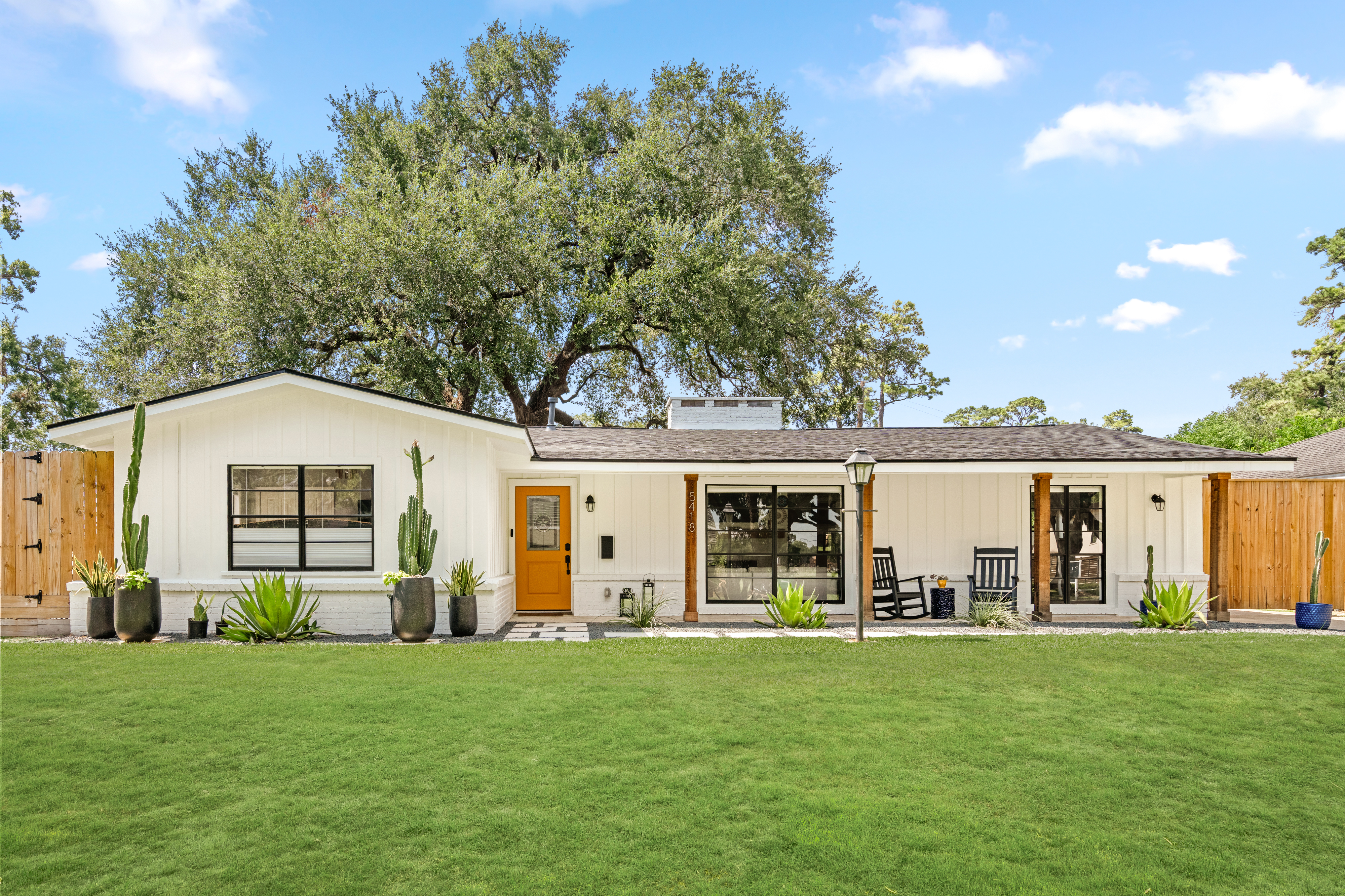 Picture Perfect Mid-Century House & Outdoor Space