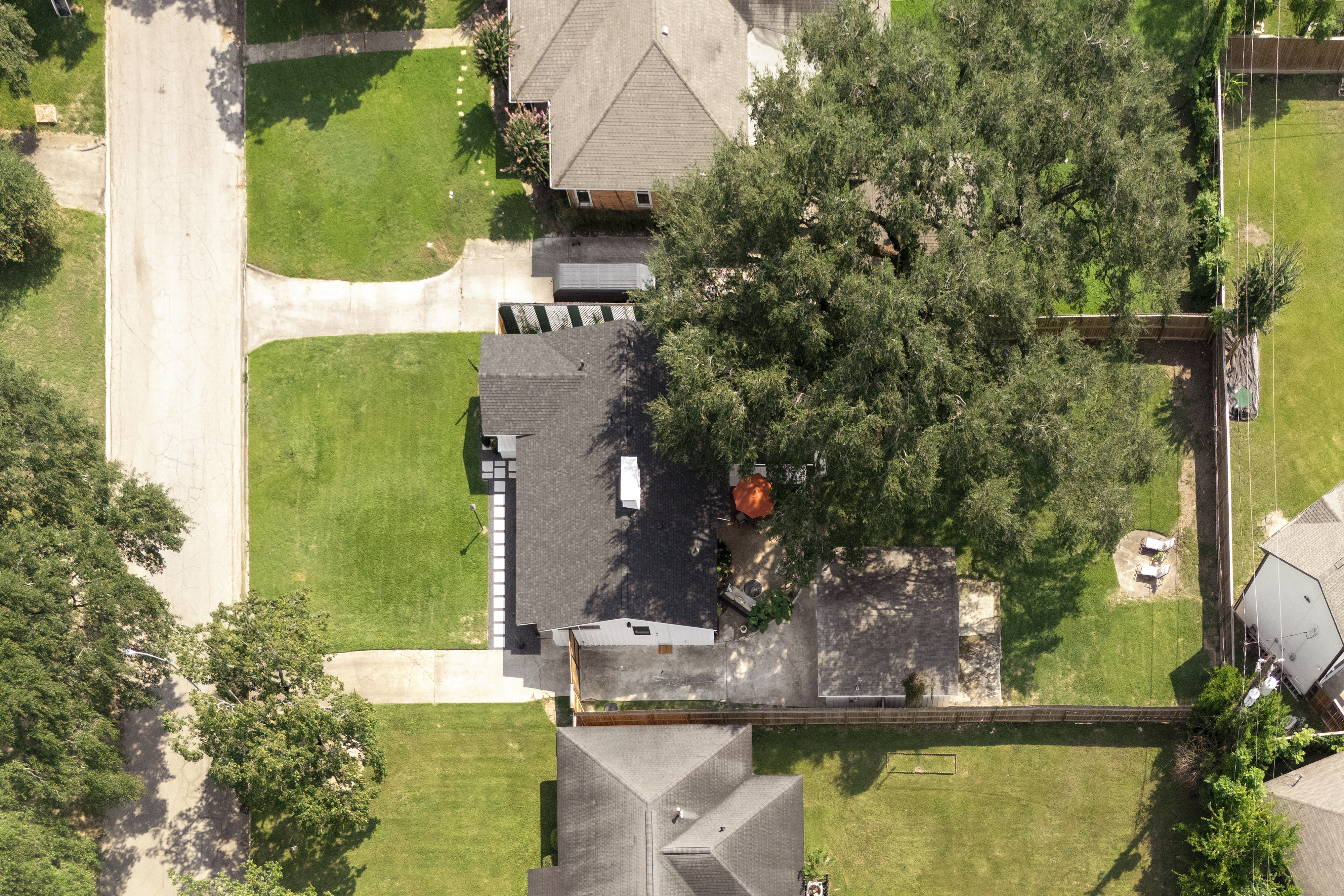 Picture Perfect Mid-Century House & Outdoor Space