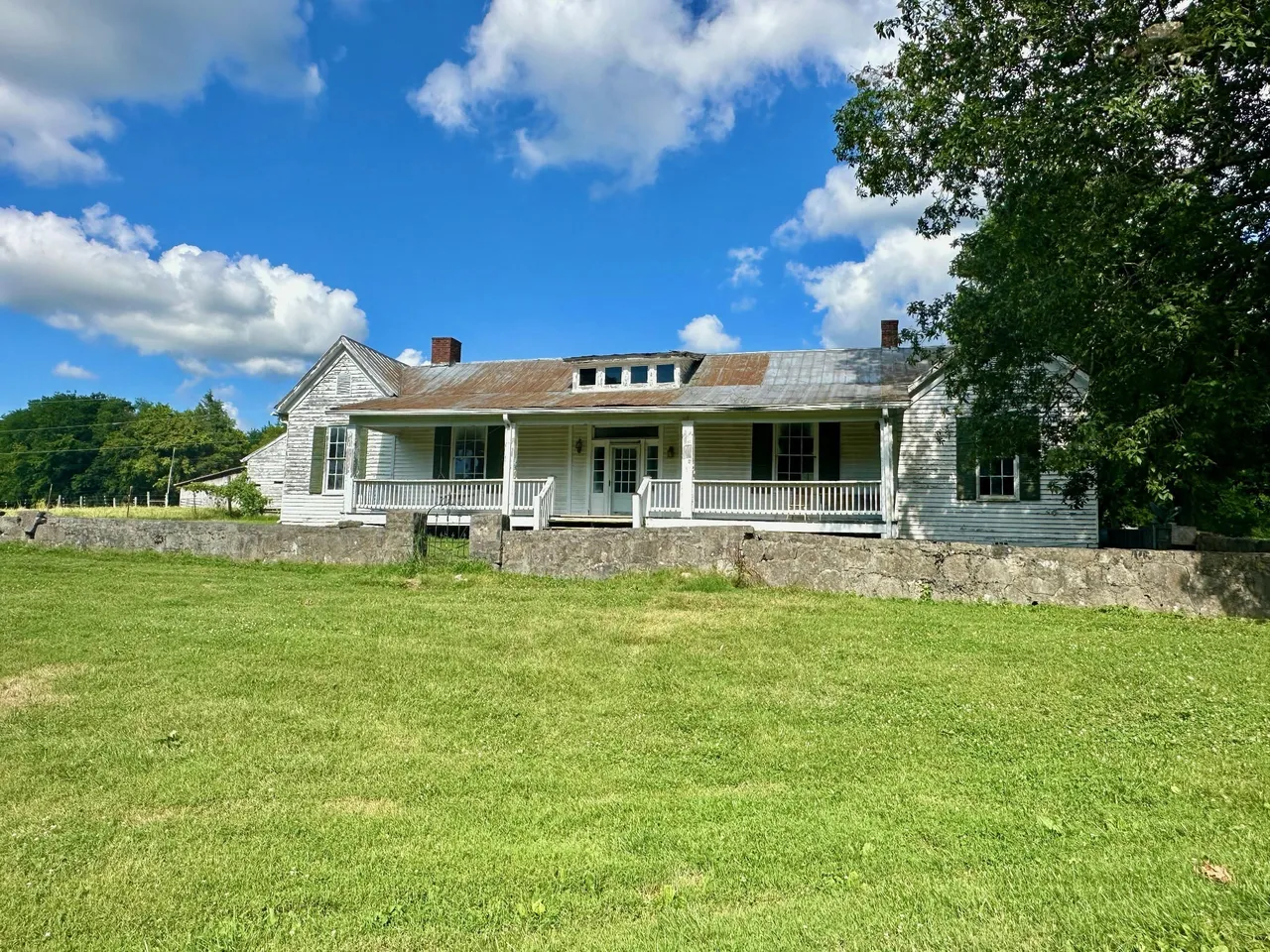 1900s aged farm house