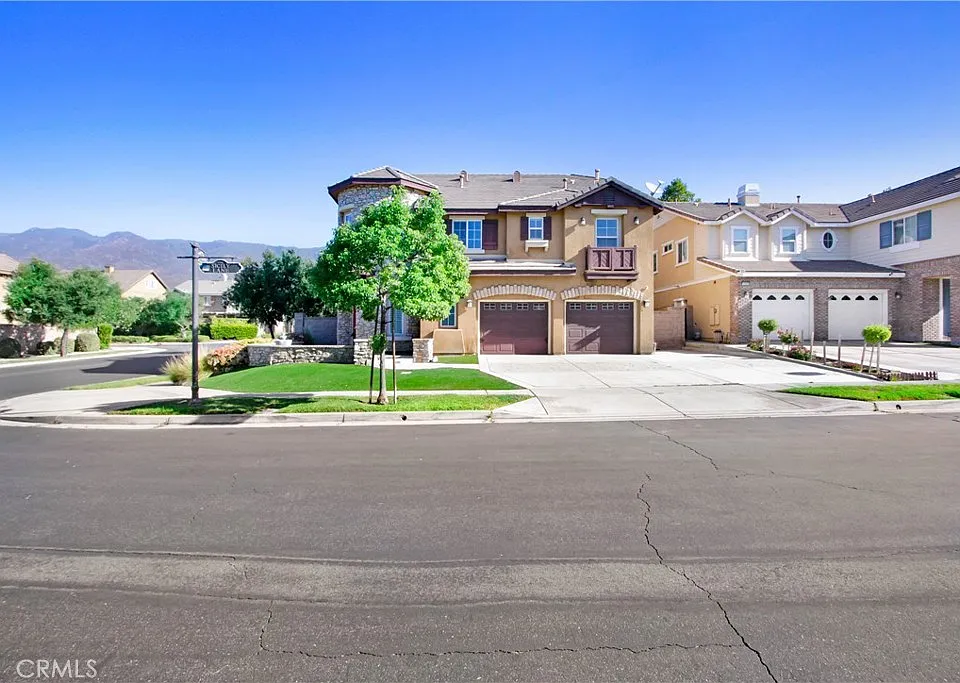 Large & Bright Fully Remodeled Home