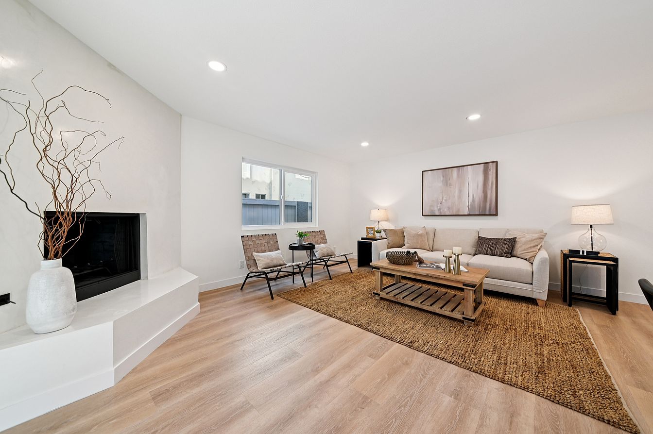 Bright & Modern Townhouse Fully Remodeled in Redondo Beach