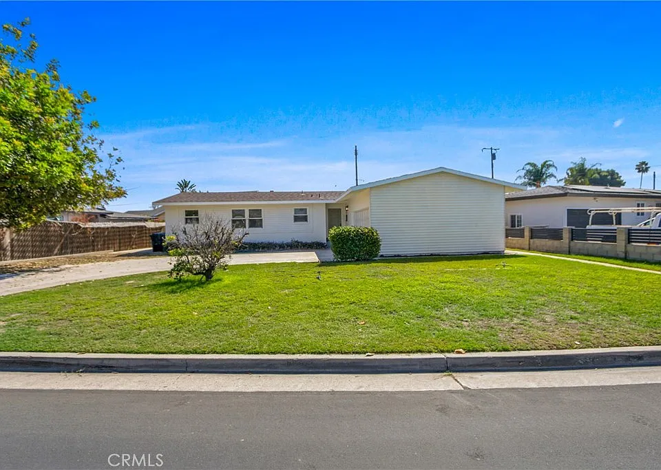 Bright Beautiful Fully Renovated 4 Bed 2 bath Whole House and Yard