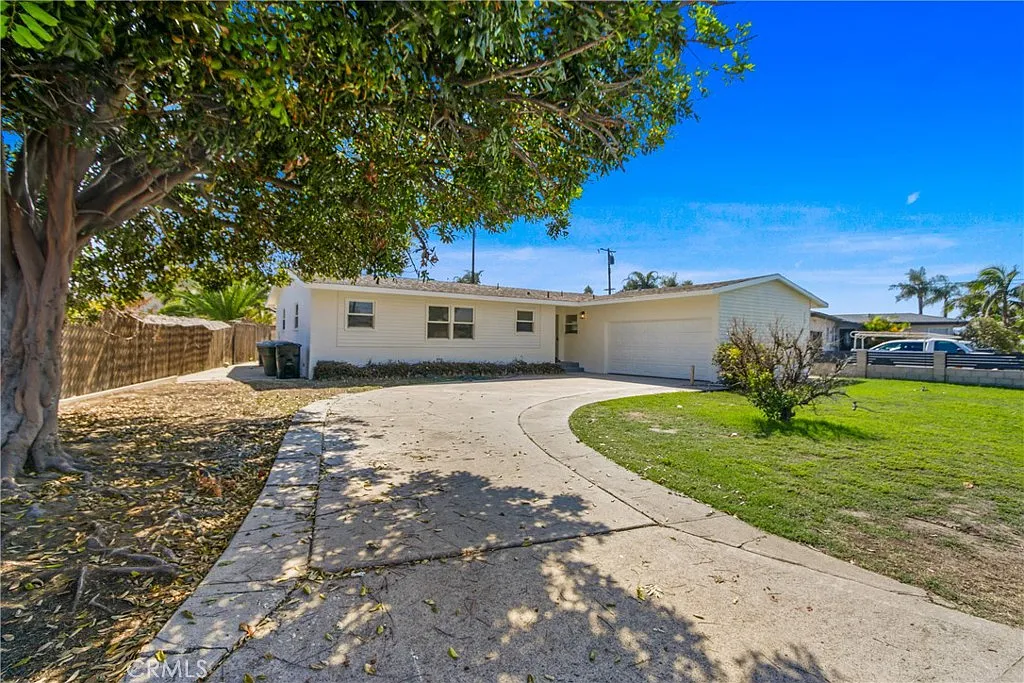 Bright Beautiful Fully Renovated 4 Bed 2 bath Whole House and Yard