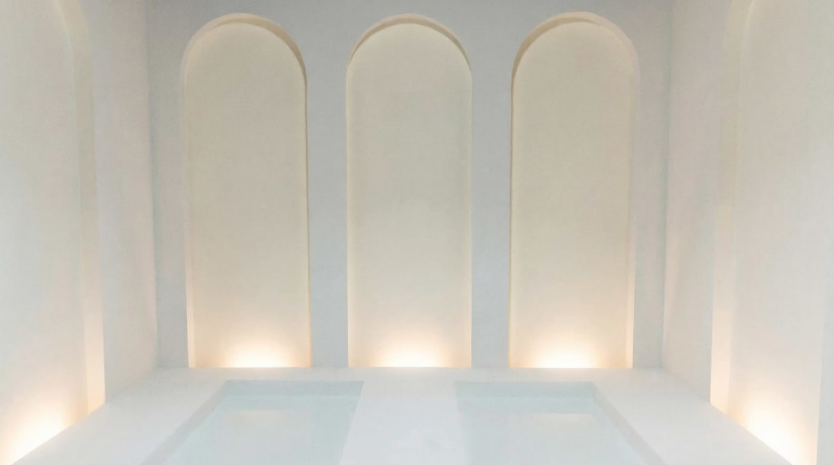 Sculptural White Studio with Architectural Curves