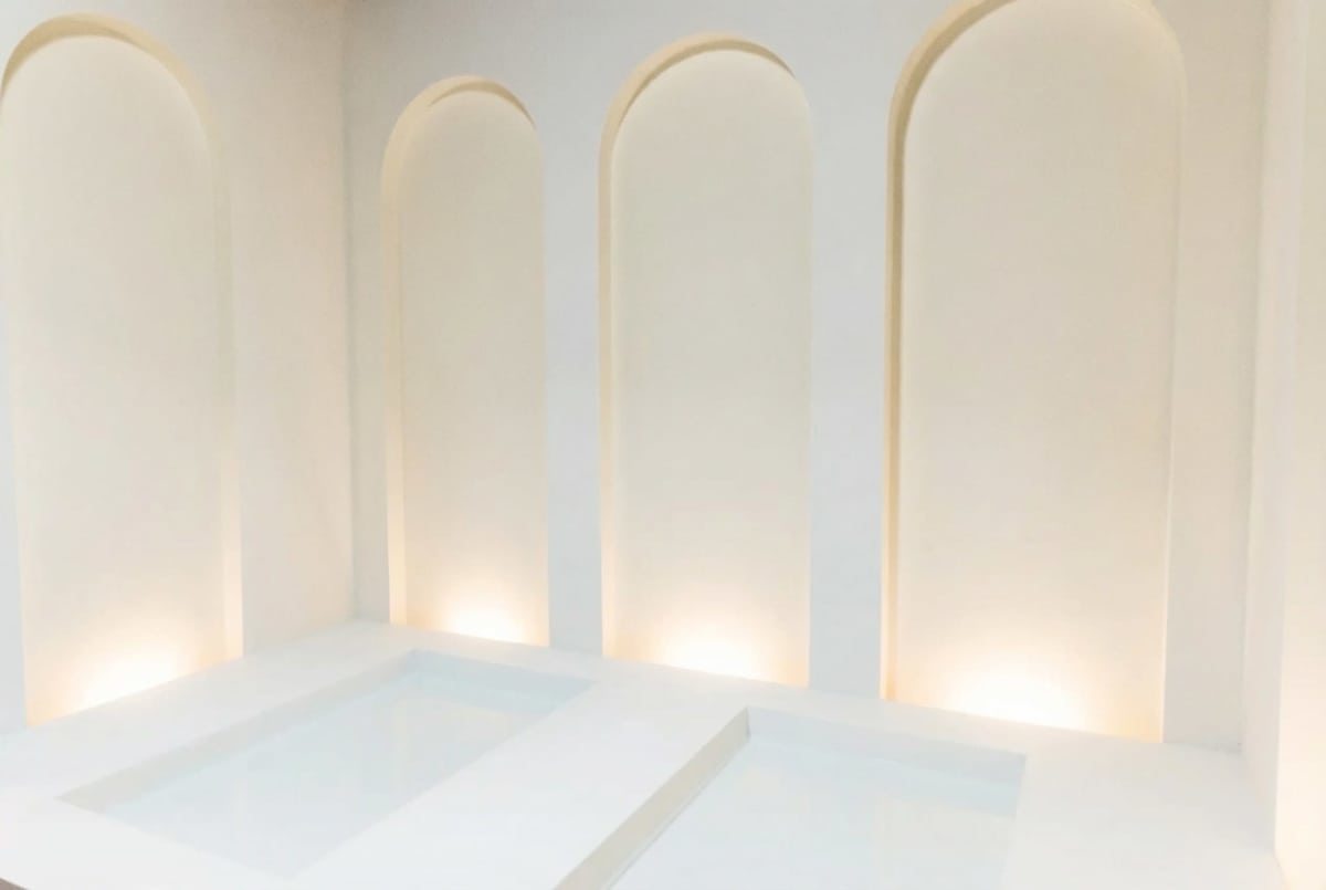 Sculptural White Studio with Architectural Curves