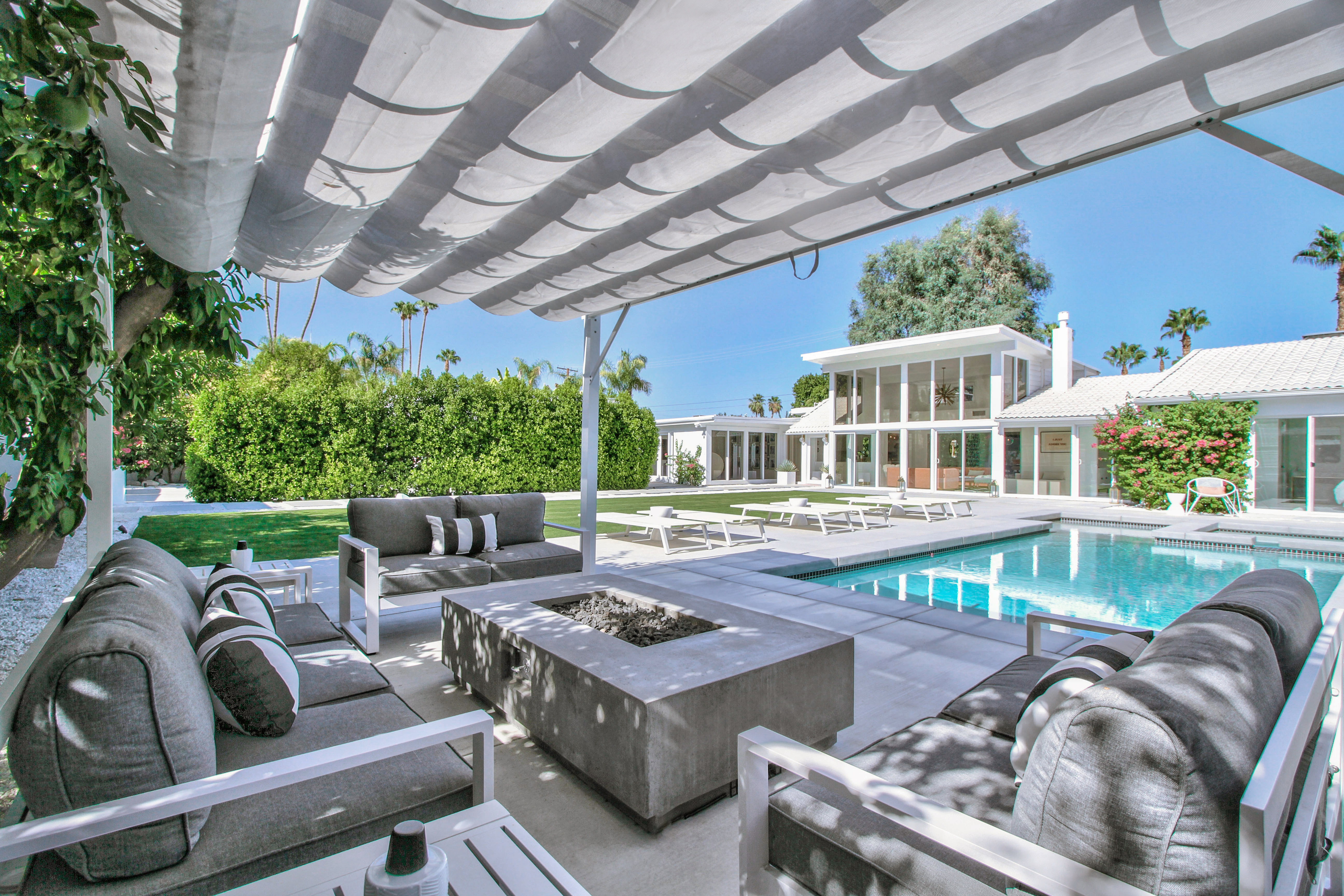 Knife/House Palm Springs