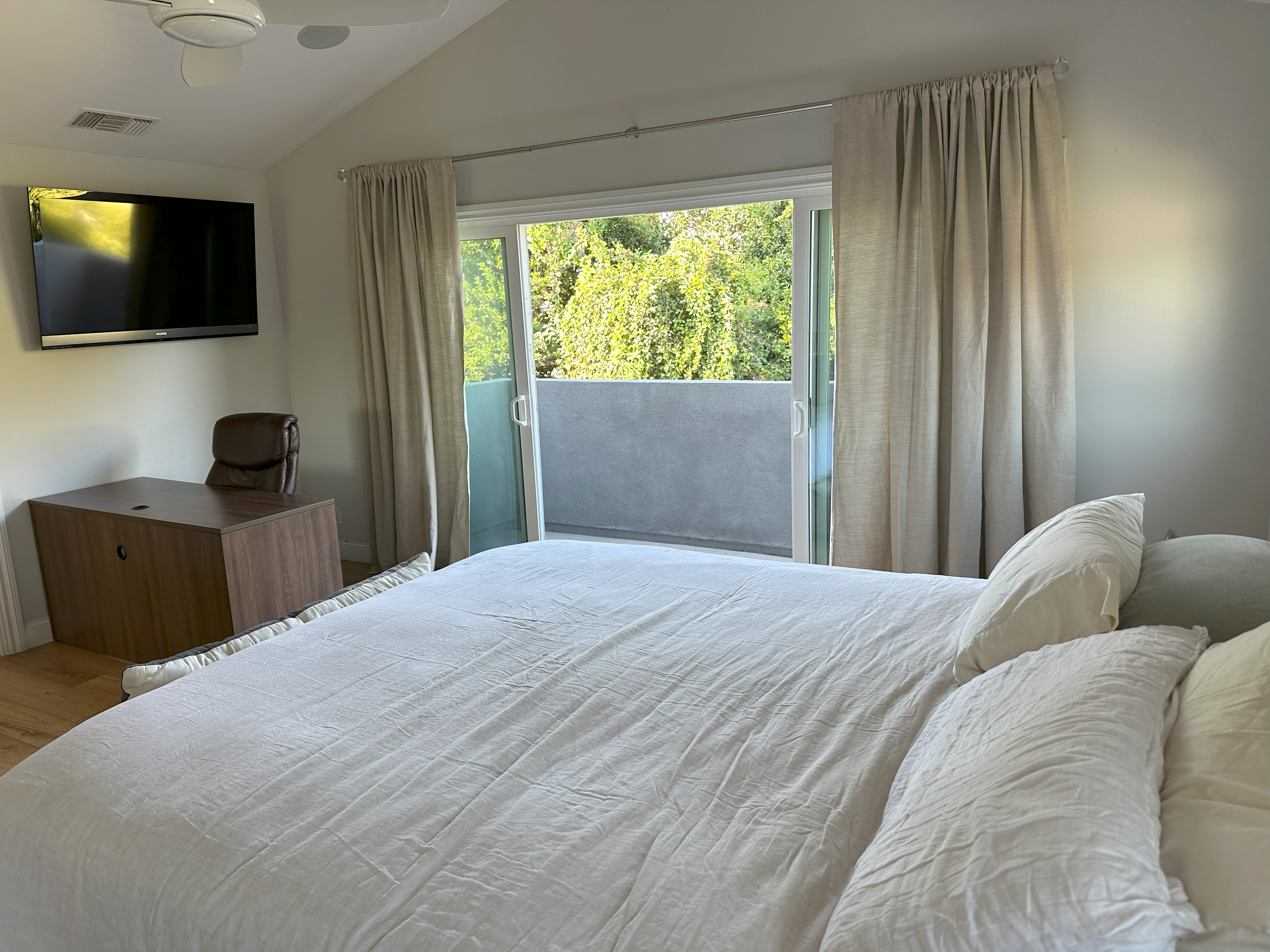 Craftsman Home/Open Concept (w Glamping Tree House) - California Coastal Lifestyle