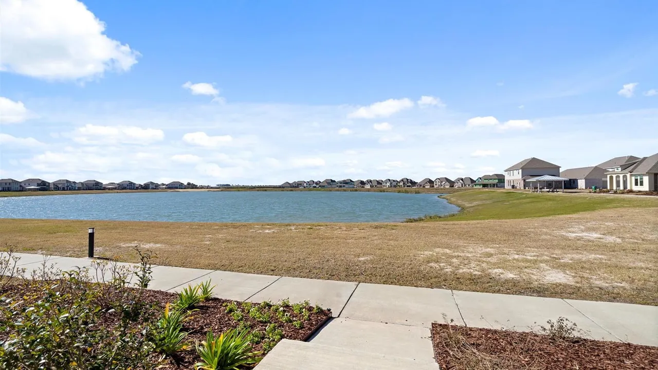 Modern Lakefront Garden Home with Natural Light – Near New Orleans