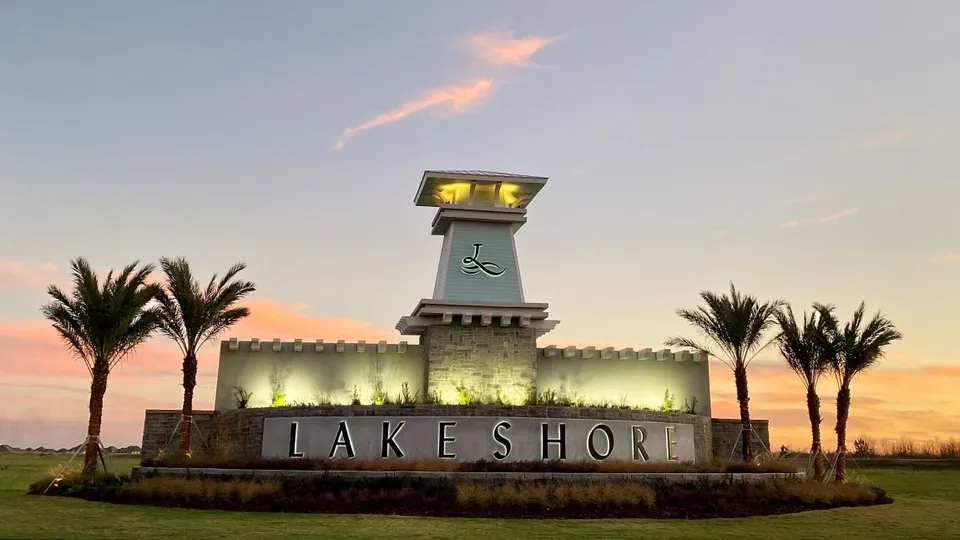 Modern Lakefront Garden Home with Natural Light – Near New Orleans