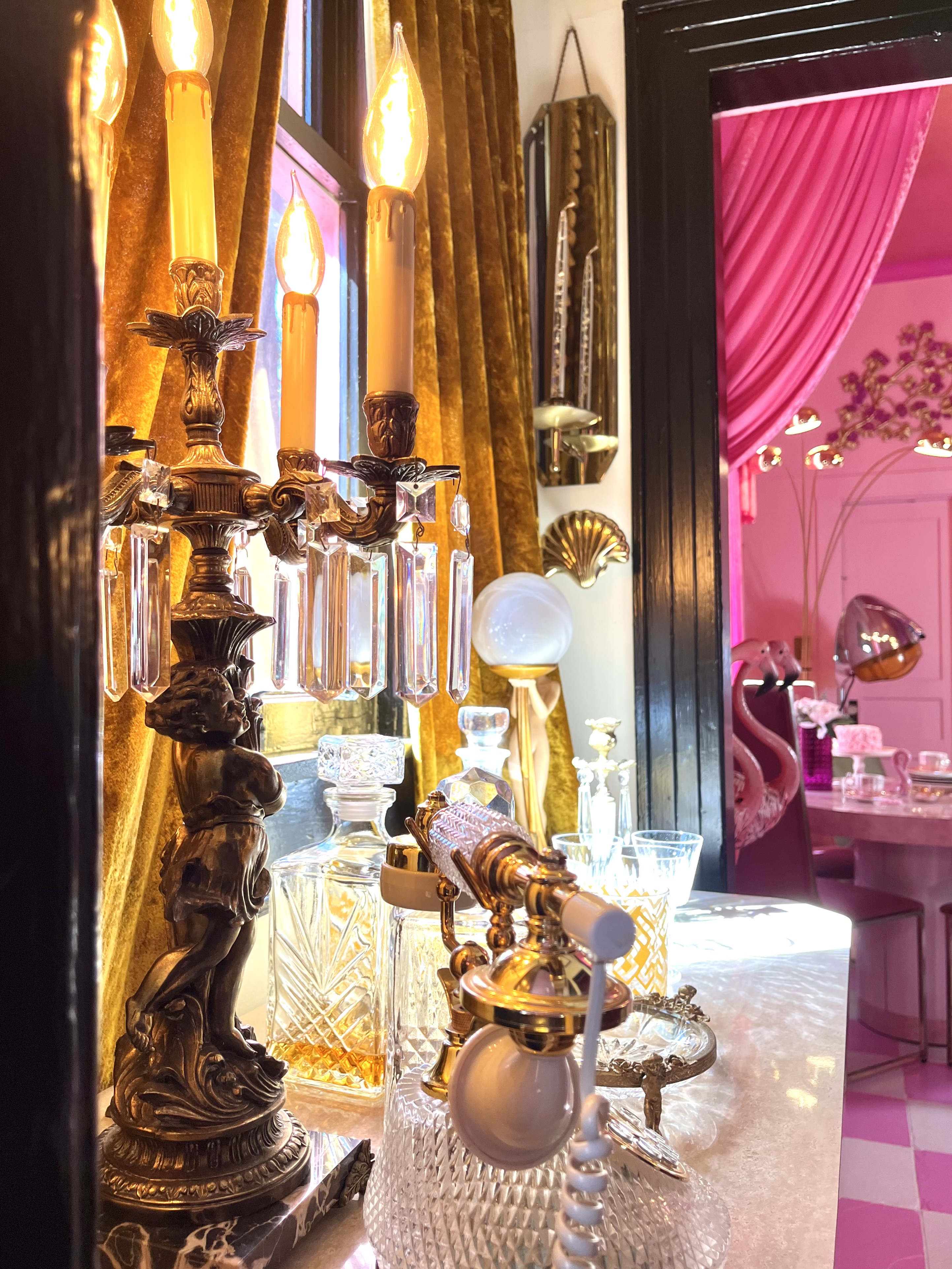 House of Adora ♡ Retro-chic House of Glamour