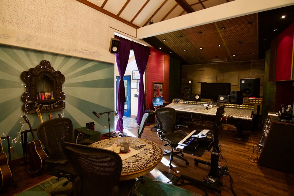 Vibey Recording Studio, Live Session + Music Video Space