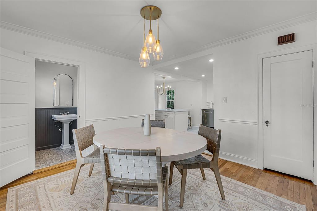 Stylish Orlando Downstairs Space for Creative Use