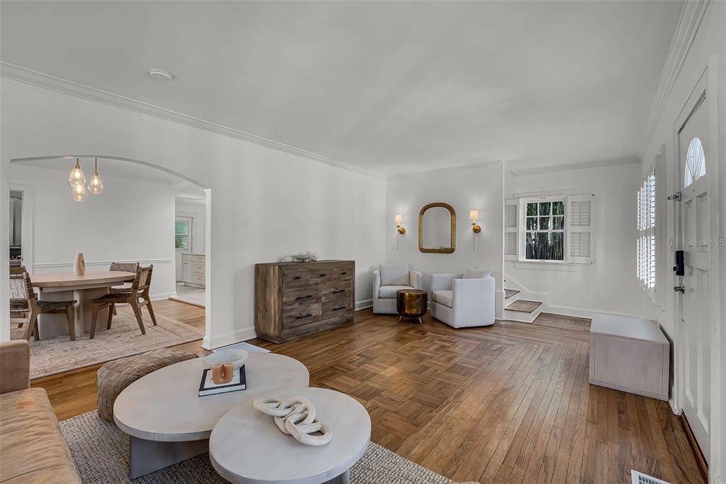 Stylish Orlando Downstairs Space for Creative Use