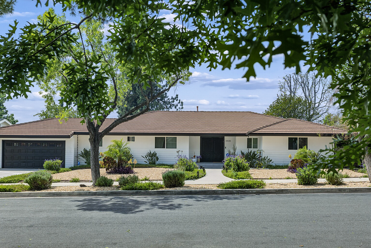 Palmridge Court — Northridge Pool Estate with Spa, Sports Court & Resort Backyard